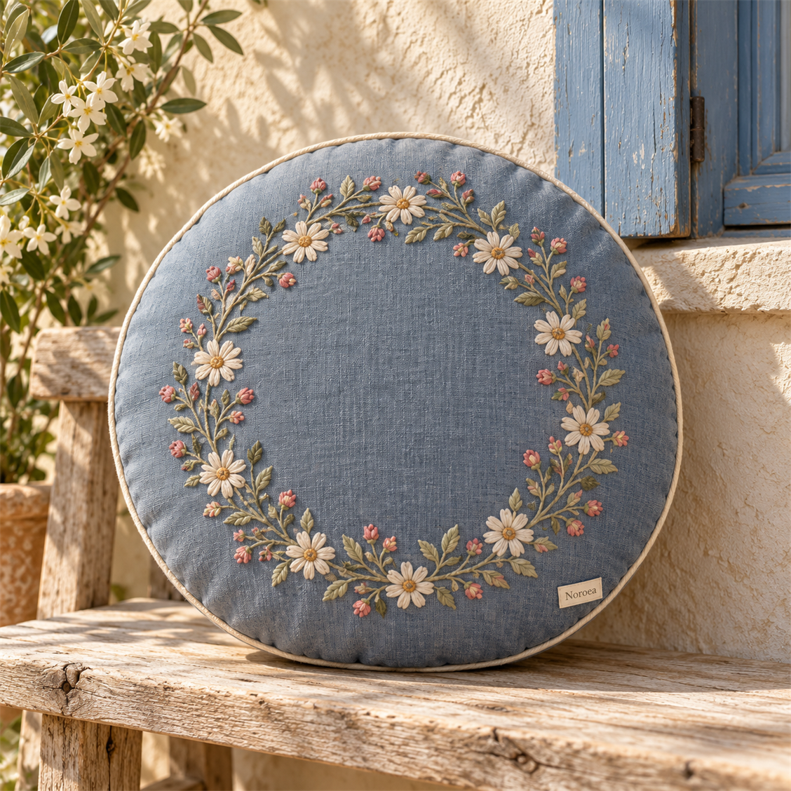 Noroea Daisy Wreath Round Cushion - main product view